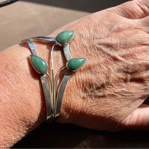 Vintage Heavy Taxco Aventurine Sterling Silver Hinged Cuff Floral Bracelet - Picture 5 of 9